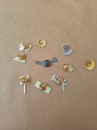 Set de 2 pines varios - Nuevos