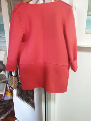 Abrigo coral de neopreno marca Paccio