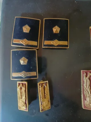 Alamari e distintivi vintage