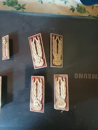 Alamari e distintivi vintage