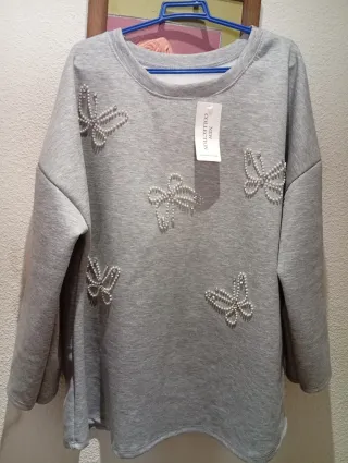 Jersey gris mujer con mariposas