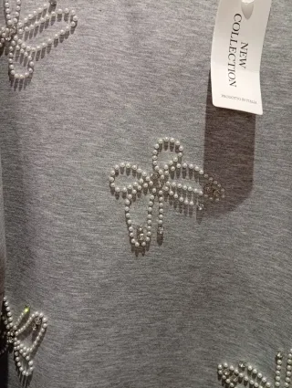 Jersey gris mujer con mariposas