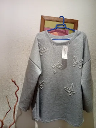 Jersey gris mujer con mariposas
