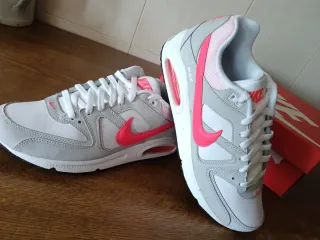 Nike Air Max Talla 42 Gris y Rosa