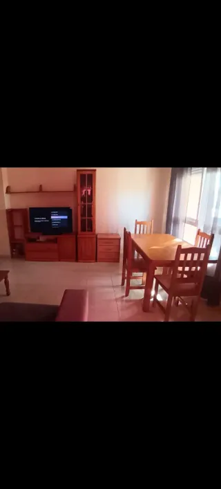 Mesa comedor madera y mueble salón