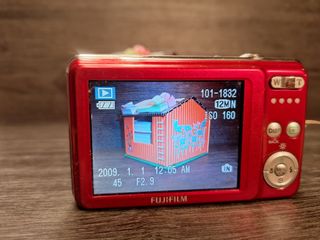 Cámara Digital Fujifilm Finepix J32 Roja