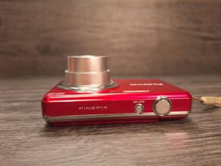 Cámara Digital Fujifilm Finepix J32 Roja