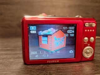 Cámara Digital Fujifilm Finepix J32 Roja