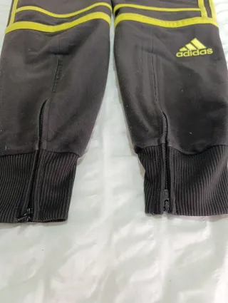 Pantalón Adidas challenger Negro y Amarillo