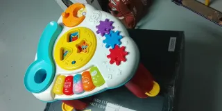 Mesa musical Montessori para bebé piano