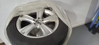 Llantas Mercedes 18 con neumáticos en buen estado