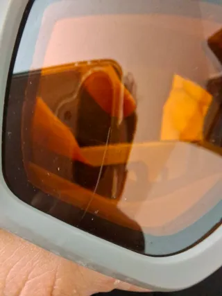 Maschera da sci grigia con lenti arancioni