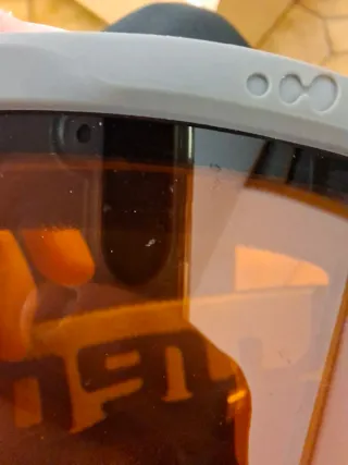 Maschera da sci grigia con lenti arancioni