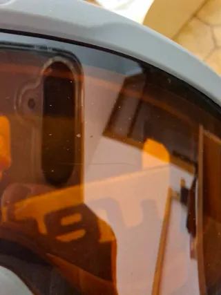 Maschera da sci grigia con lenti arancioni