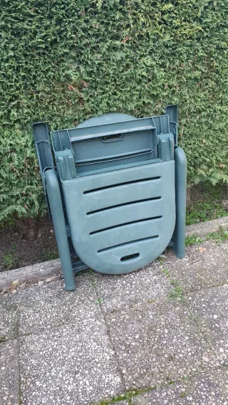 Tumbona de plástico verde