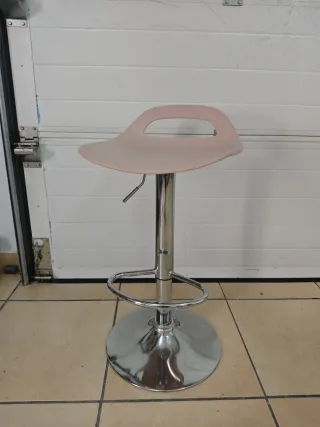 Taburete rosa ajustable