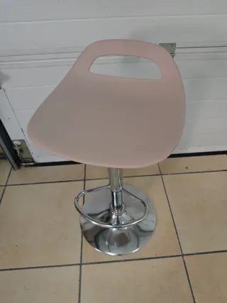 Taburete rosa ajustable