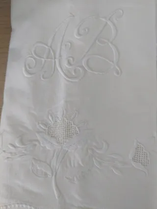 Juego sábanas bordadas a mano