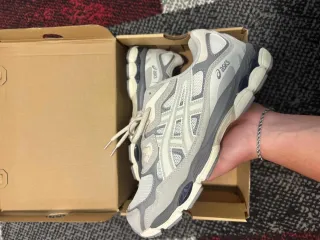 Asics Gel Zapatillas Gris y Blanco