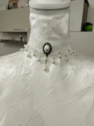 Collana pizzo gotico bianca con perle