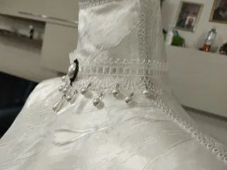 Collana pizzo gotico bianca con perle