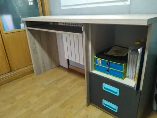 Escritorio madera y metal