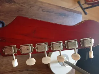 Guitarra Hofner Colorama 1962 a restaurar