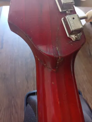 Guitarra Hofner Colorama 1962 a restaurar