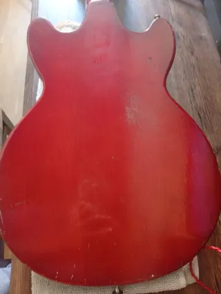 Guitarra Hofner Colorama 1962 a restaurar