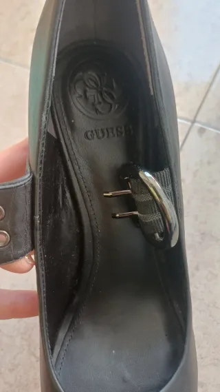 Guess Zapatos Tacón Abiertos Negro Hebilla