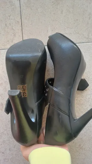 Guess Zapatos Tacón Abiertos Negro Hebilla