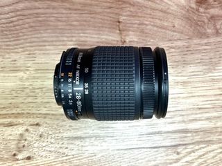 Cámara analógica Nikon F60 + objetivo 28-80mm