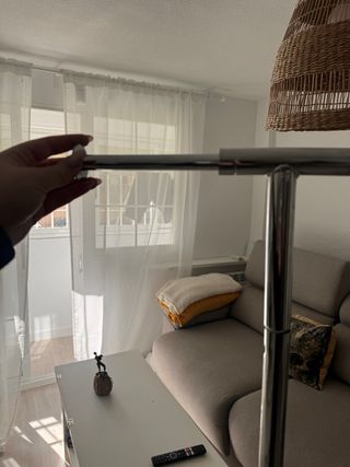 Burro perchero metálico con ruedas