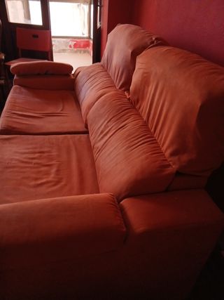 Sofá naranja de tela