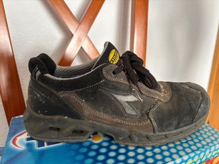Zapatos de trabajo Diadora negros y grises