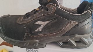 Zapatos de trabajo Diadora negros y grises