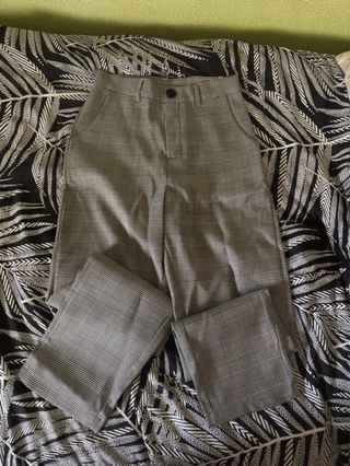 Pantalón de traje a cuadros gris