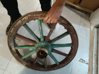 Rueda Antigua de Carro o carreta Militar