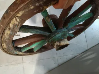 Rueda Antigua de Carro o carreta Militar