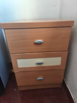 Mesita de noche 3 cajones madera