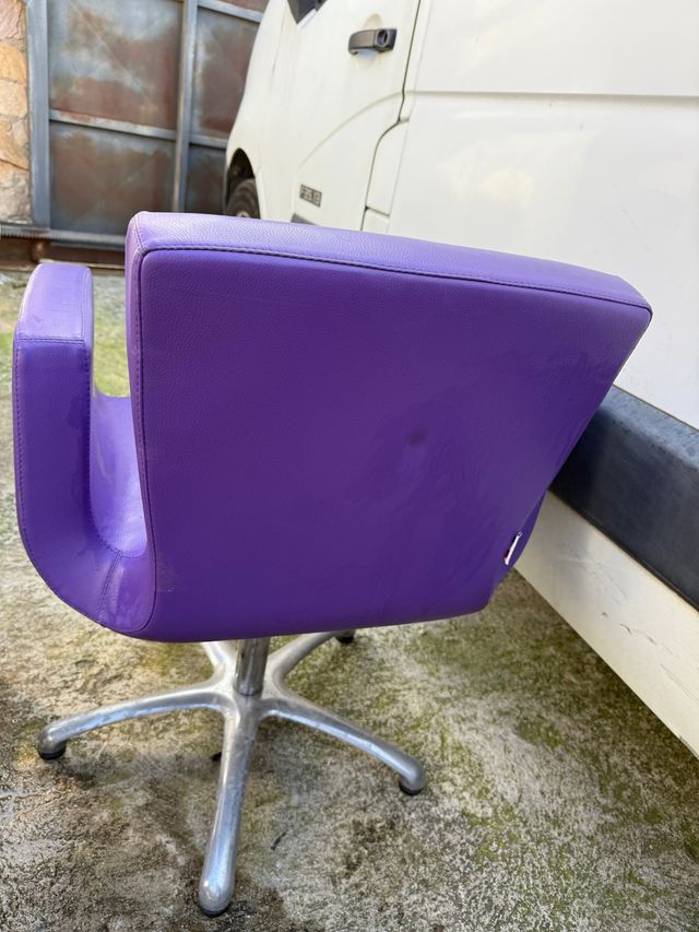 Sillón de peluquería púrpura
