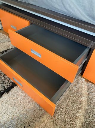 Cama con cajones de madera