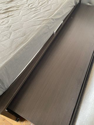 Cama con cajones de madera