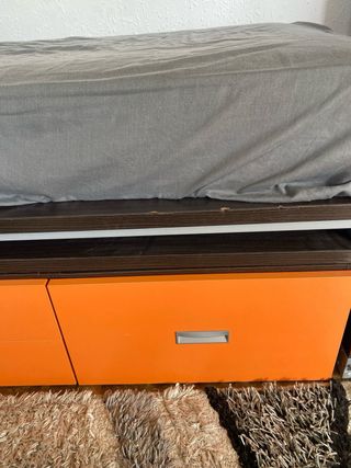 Cama con cajones de madera