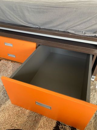 Cama con cajones de madera