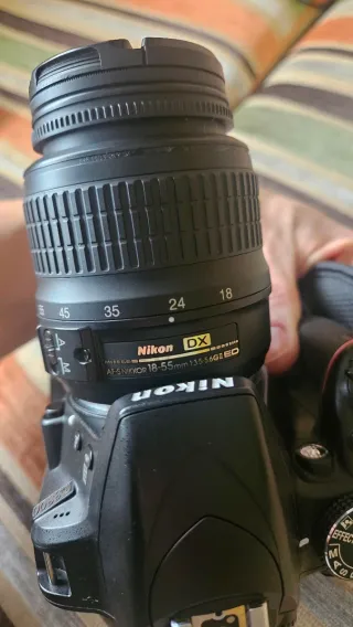 Cámara Nikon D3300 + Objetivo 18-55 + complementos