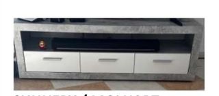 Móvel de TV cinza e branco