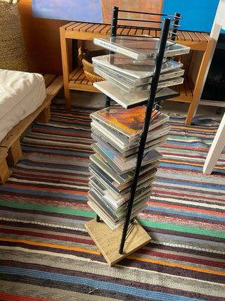 Torre para CDs con base de piedra