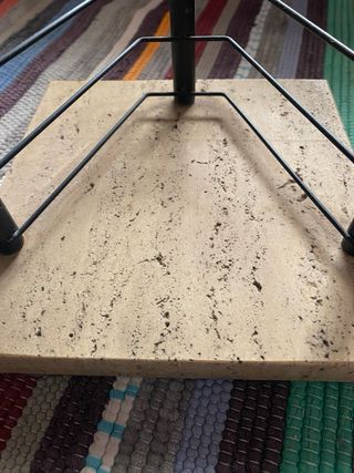 Torre para CDs con base de piedra