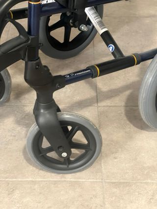 Silla de ruedas NUEVA.